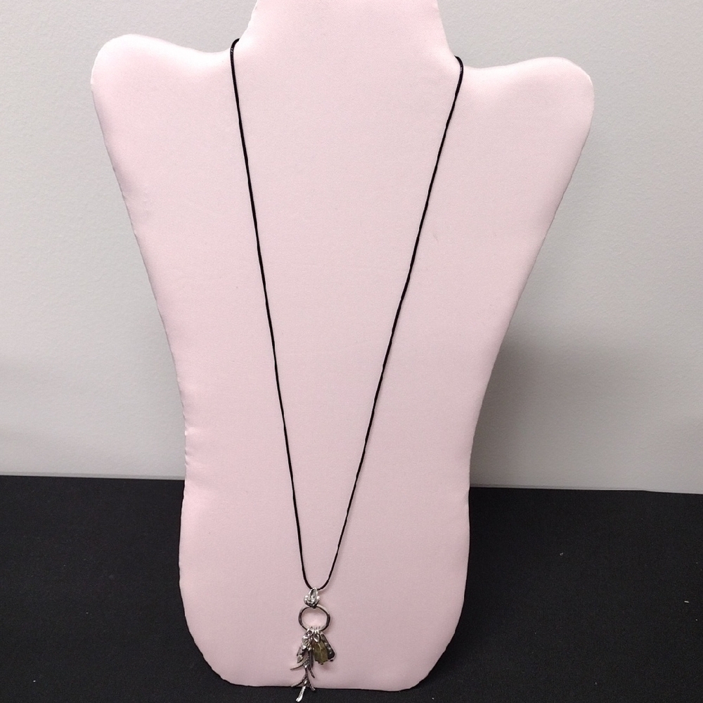 Elegant Black Pendant Necklace